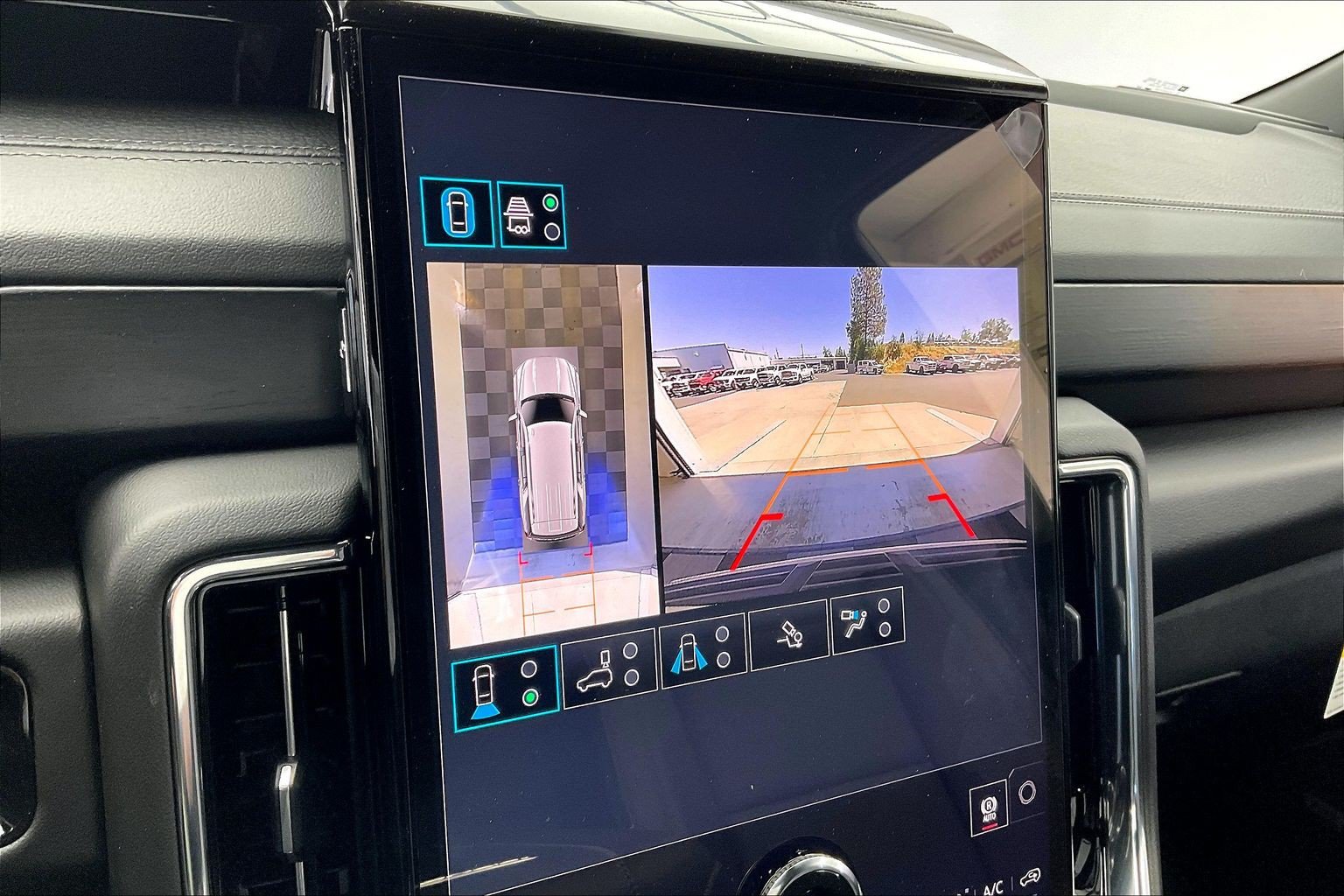 New 2026 GMC Yukon Denali w/ Advanced Technology Package AWD/4WD image 13