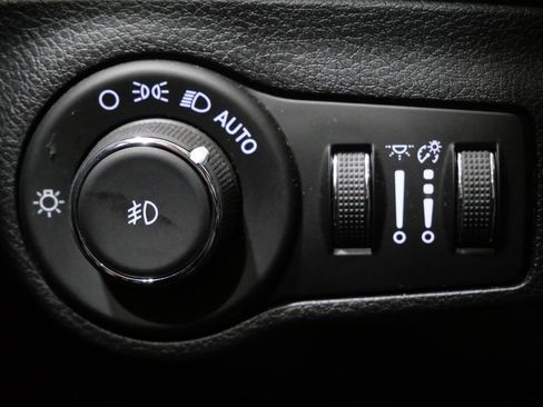 Certified 2021 Jeep Compass Latitude w/ Sun and Sound Group image 15