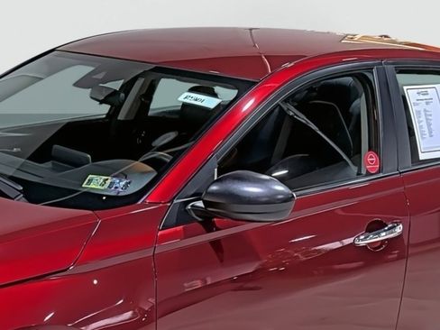 Used 2024 Nissan Altima 2.5 SV image 8