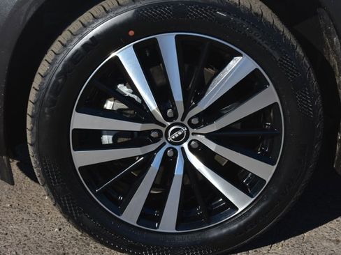 Used 2024 Nissan Pathfinder Platinum w/ Cargo Package image 10