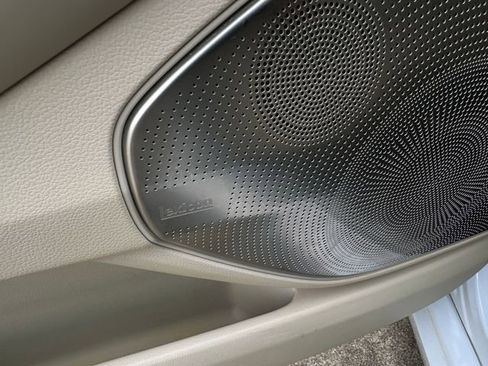 Used 2017 Genesis G90 5.0 Ultimate image 15