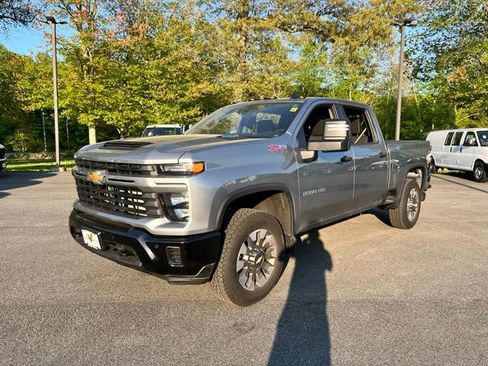 Used 2025 Chevrolet Silverado 2500 Custom w/ Custom Value Package AWD/4WD image 2