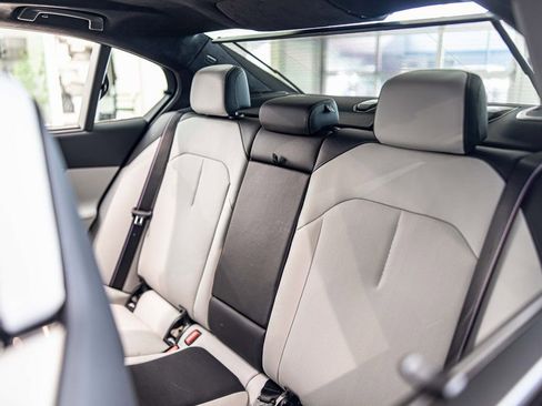 Used 2025 BMW M5 w/ Carbon Package image 31