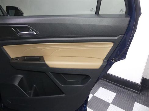 Used 2022 Volkswagen Atlas Cross Sport SE w/ Panoramic Sunroof Package image 25