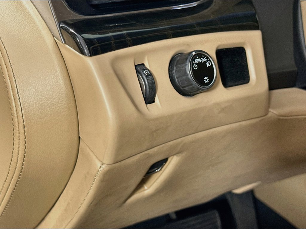 Used 2019 Cadillac Escalade ESV Platinum RWD image 11