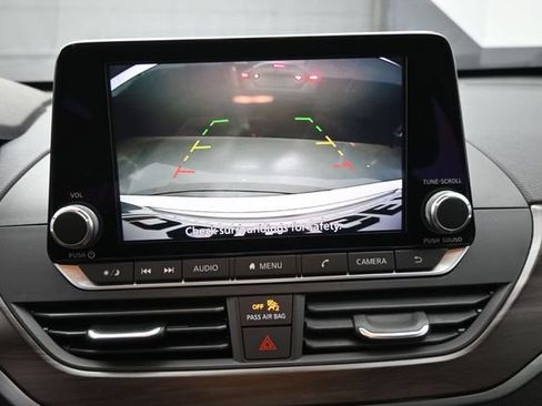 Used 2024 Nissan Altima 2.5 SV FWD image 3