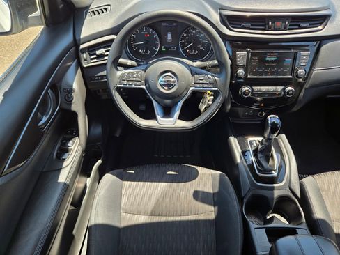 Used 2019 Nissan Rogue S FWD image 16