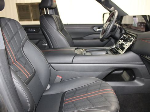 Used 2025 Nissan Armada PRO-4X AWD/4WD image 21
