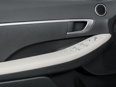 Used 2023 Hyundai Sonata SE image 6