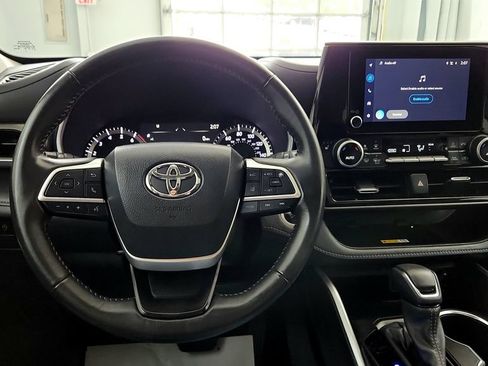 Used 2024 Toyota Highlander XLE AWD/4WD image 23
