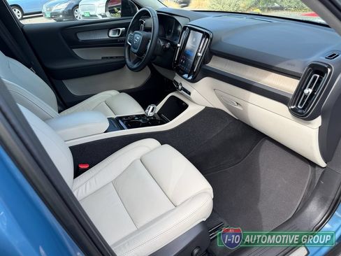 Used 2023 Volvo XC40 B4 Plus w/ Protection Package Premier FWD image 28