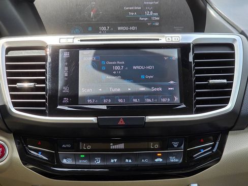 Used 2017 Honda Accord Touring image 23