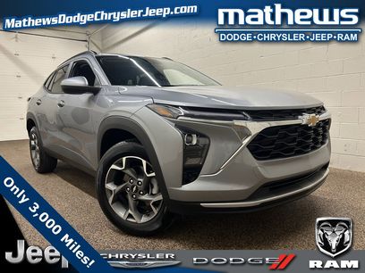 Used 2025 Chevrolet Trax LT w/ Driver Confidence Package