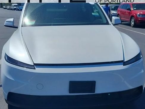 Used 2026 Tesla Model Y AWD image 1
