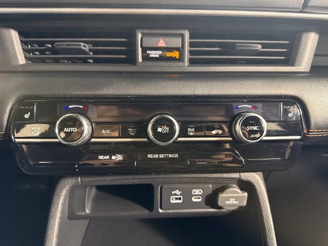 Used 2025 Honda Pilot Sport image 33
