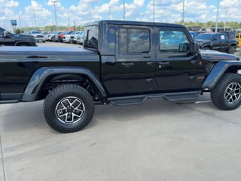Used 2025 Jeep Gladiator Rubicon AWD/4WD image 8