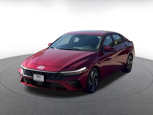 Used 2025 Hyundai Elantra Limited image 3