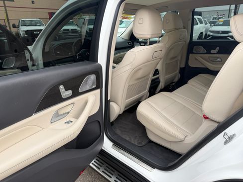 Used 2020 Mercedes-Benz GLS 450 4MATIC image 18