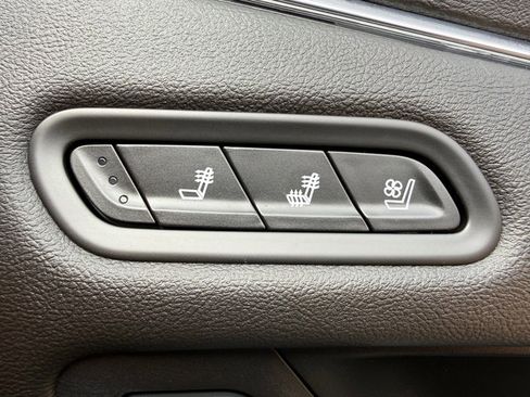 Used 2021 Cadillac Escalade Premium Luxury image 27