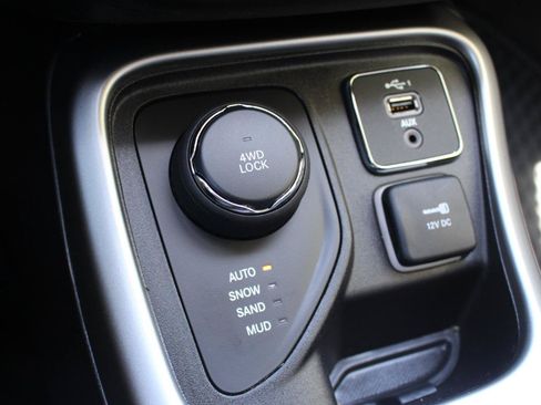 Used 2020 Jeep Compass Latitude w/ Popular Equipment Group AWD/4WD image 26