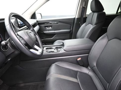 Used 2025 Honda Pilot EX-L image 16