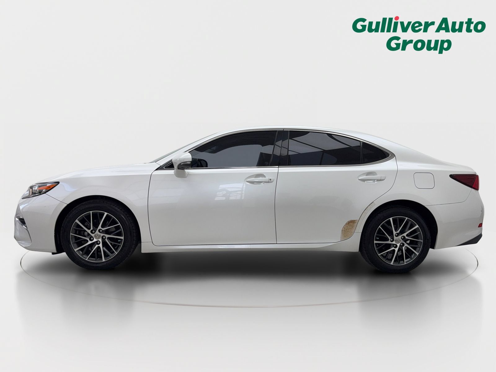 Used 2017 Lexus ES 350 w/ Luxury Package FWD image 3