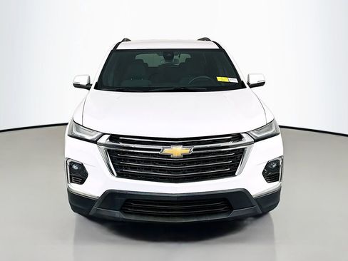 Used 2023 Chevrolet Traverse LT FWD image 2
