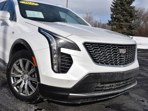 Used 2022 Cadillac XT4 Premium Luxury image 2