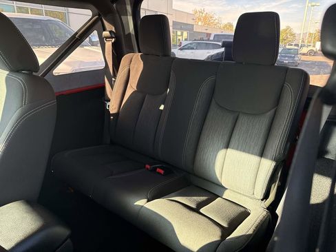 Used 2017 Jeep Wrangler Sahara image 13