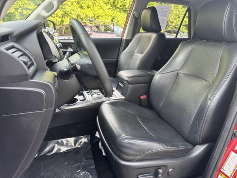 Used 2018 Toyota 4Runner Limited AWD/4WD image 5