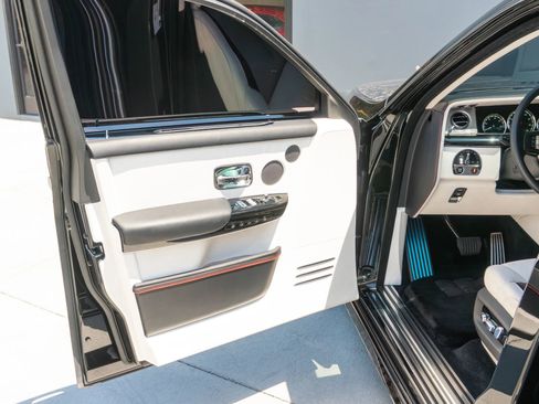 Used 2024 Rolls-Royce Phantom Sedan w/ The Phantom Package RWD image 91