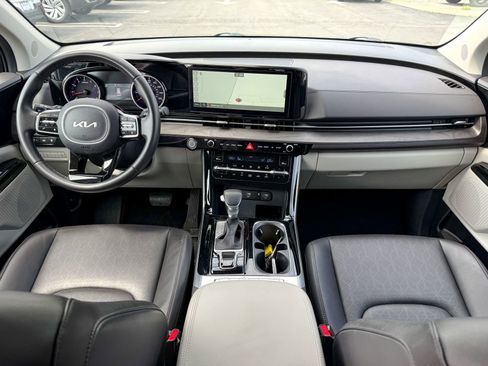 Used 2024 Kia Carnival EX FWD image 34