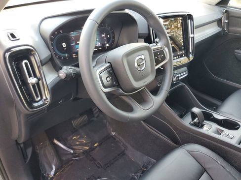 Certified 2024 Volvo XC40 B5 Core AWD/4WD image 18