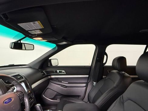 Used 2017 Ford Explorer XLT w/ Equipment Group 202A image 34