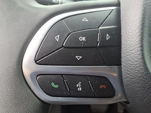 Used 2024 Chrysler Voyager LX FWD image 18