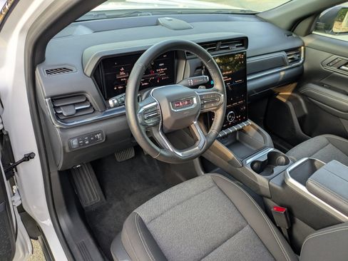Used 2025 GMC Terrain Elevation w/ Black Edition AWD/4WD image 14