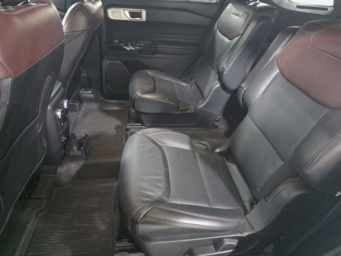 Used 2023 Ford Explorer Platinum w/ Technology Package AWD/4WD image 14