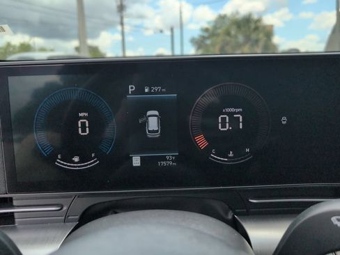 Used 2025 Hyundai Kona SEL FWD image 16