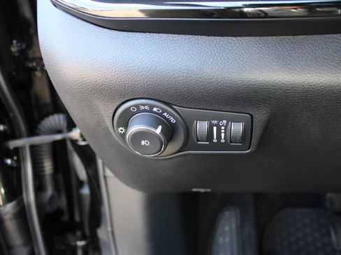 Used 2025 Jeep Compass Trailhawk w/ Trailhawk Elite Group AWD/4WD image 19