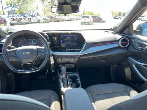 Certified 2024 Chevrolet Trax RS w/ Sunroof Package FWD image 17