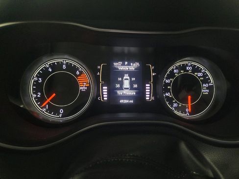 Used 2021 Jeep Cherokee Latitude Plus image 23