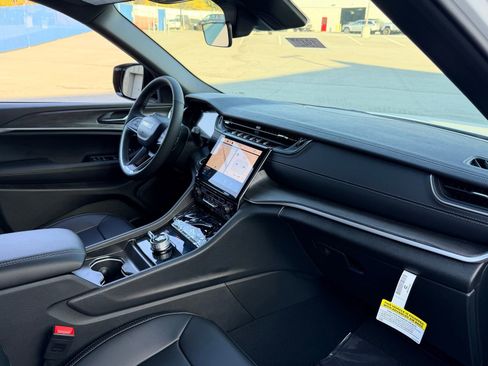 New 2025 Jeep Grand Cherokee Limited AWD/4WD image 21
