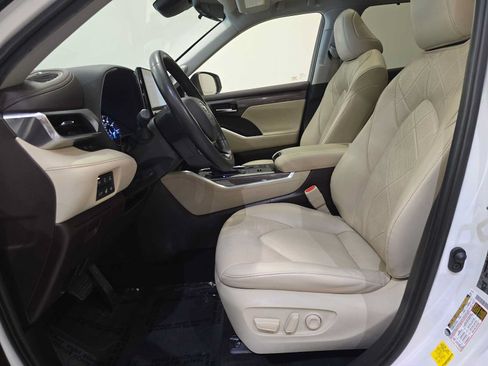 Used 2020 Toyota Highlander Platinum AWD/4WD image 20