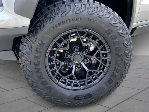 Certified 2024 Chevrolet Colorado ZR2 w/ ZR2 Convenience Package III image 10