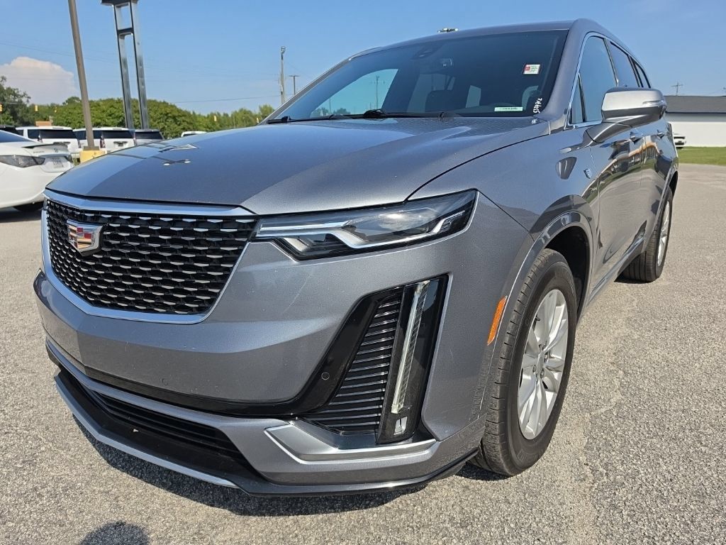 Used 2022 Cadillac XT6 Luxury FWD image 2