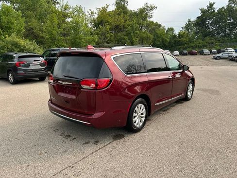 Used 2019 Chrysler Pacifica Touring-L FWD image 6