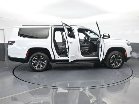 Used 2023 Jeep Wagoneer L Series III w/ Preferred Equipment Group image 78