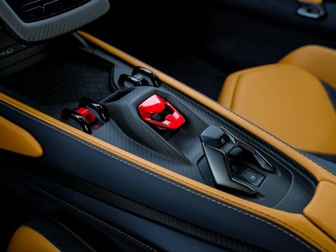 Used 2025 Lamborghini Revuelto image 25