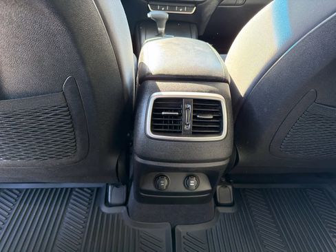 Used 2019 Kia Sorento LX w/ LX Convenience Package image 15