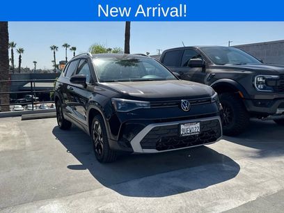 Used 2025 Volkswagen Taos SE w/ Black Wheel Package